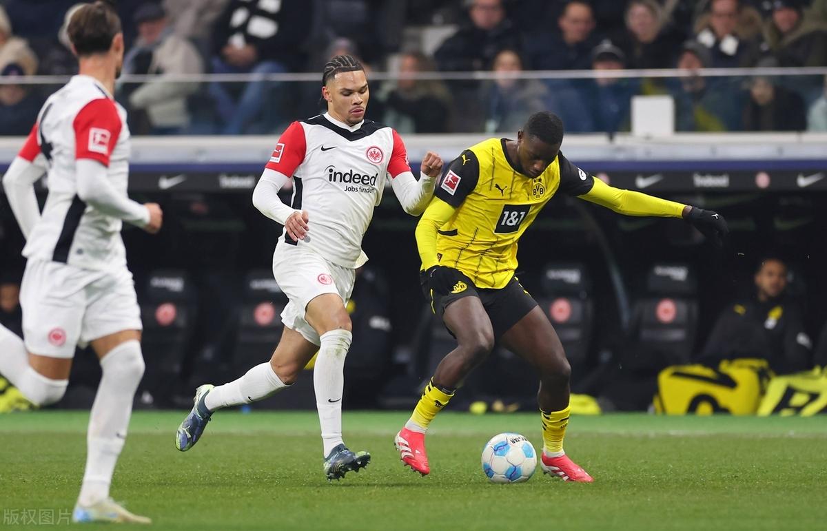 包含法国国家队实力强劲，轻松晋级下一轮资格赛的词条