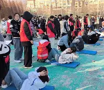 一场关键比赛中运动员发挥稳健赢得胜利(一场关键比赛中运动员发挥稳健赢得胜利英语)